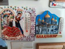 Kvalita teplomerov na magnetkách - jeden ukazuje 20, druhý 30